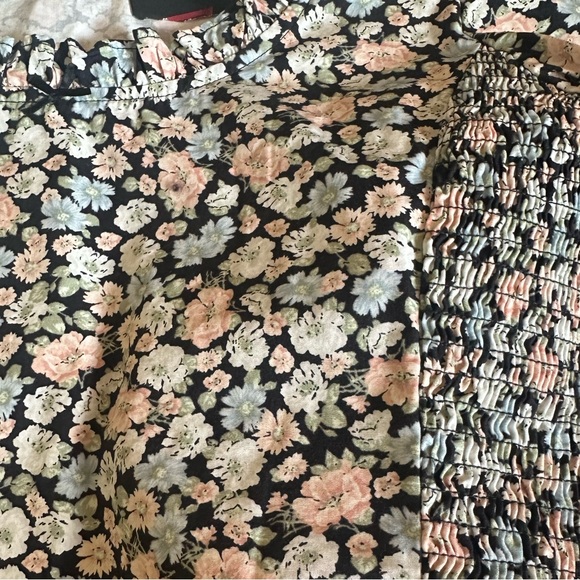 **3 for $50** 
Levi’s Floral smocked-side crop top - Picture 5 of 5